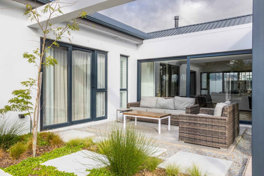 To Let 5 Bedroom Property for Rent in Val De Vie Estate Western Cape
